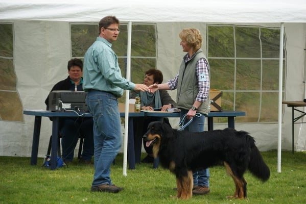 Bjarny steht das erste mal am Richtertisch