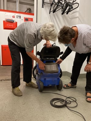 Staubsaugen nach dem Aschenleeren