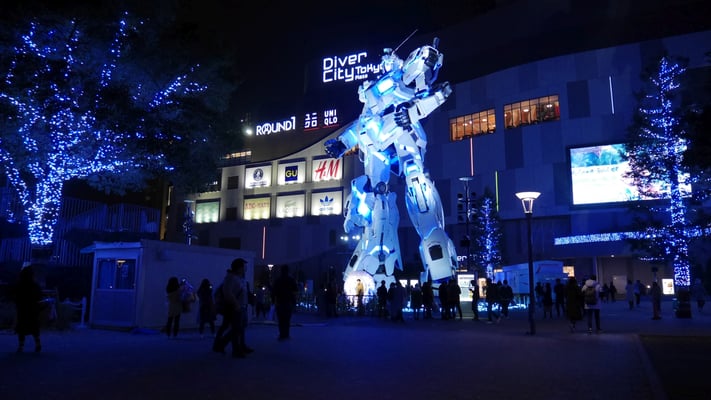 実物大のガンダムがお台場を闊歩する未来も、いつかは訪れるんでしょうね。