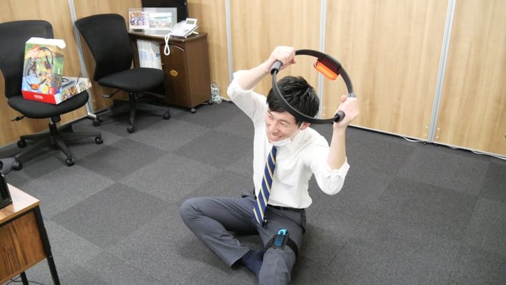 脊柱起立筋を鍛える動き。地味にしんどいです。