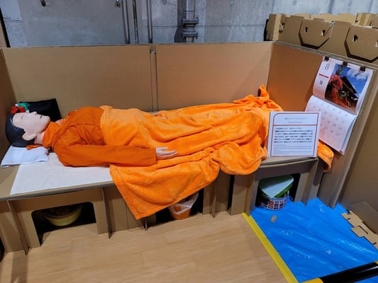 こういった、避難所生活を少しでも快適にする工夫は、エアセルマットも貢献できるはずです。