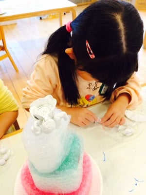 エアセルに乗せる飾りを作っています。