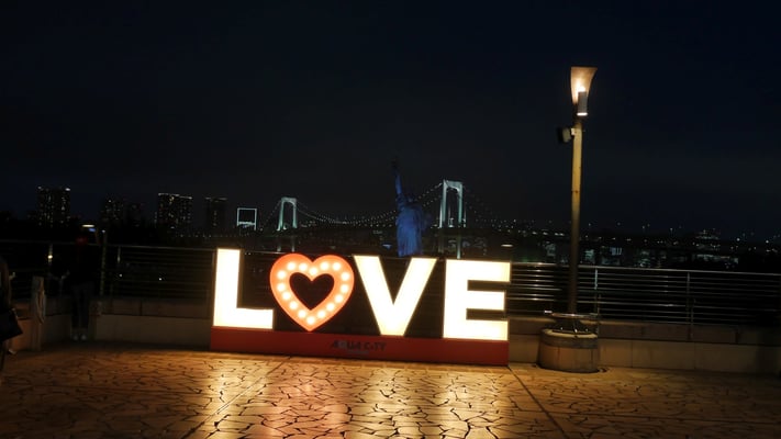 こんなインスタ映えスポットもありました。さすがにおぢ散歩で自撮りするのはためらわれましたが...