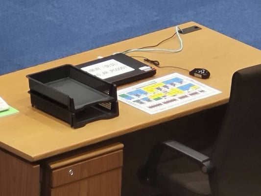 対策本部となるオペレーションルームには、いつ大災害が発生しても対応できるよう、PCやコピー機などの事務機器がスタンバイしています。