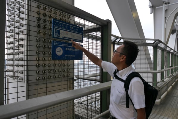 遊歩道の途中には、現在地の高さを示す看板が設置されています。
