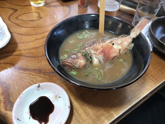 カサゴが丸々一匹入ったお味噌汁。美味しかったです。