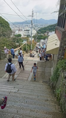 長い階段。きついです。