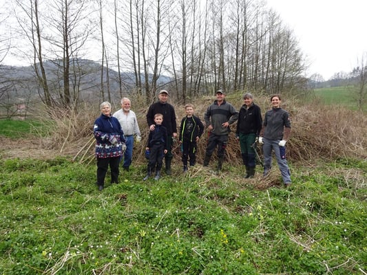 Der motivierte LBV-Pflegetrupp auf einer Feuchtfläche