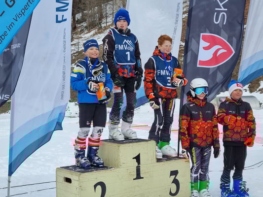 Nur ein 'Fremder' auf dem Podium. Linus (2.), Yoan (3.) und Laurin mit Lino beide 4.