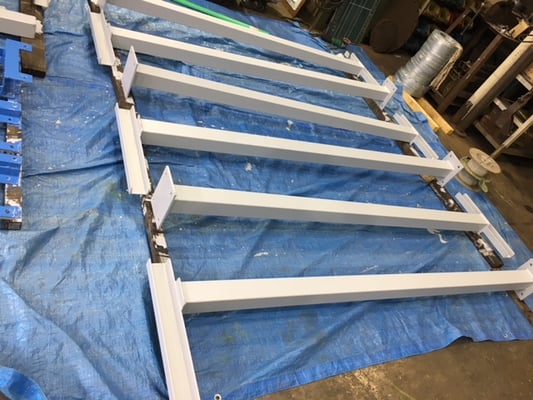 溶接加工など+塗装　架台制作など