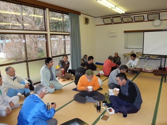 腹ごしらえ中です。