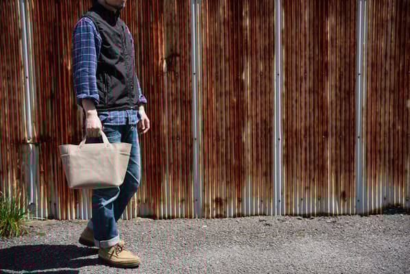 グレーベージュ