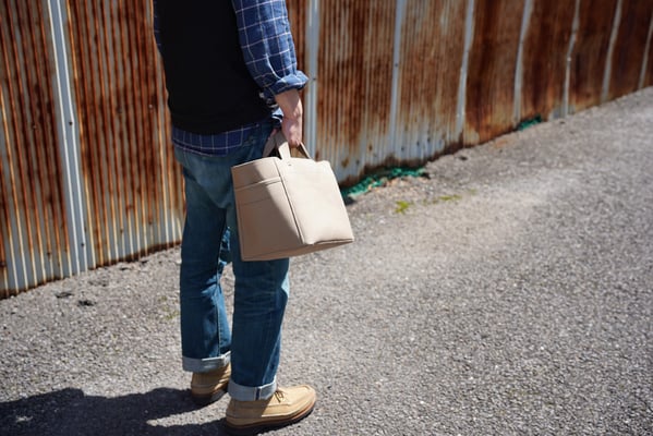 グレーベージュ