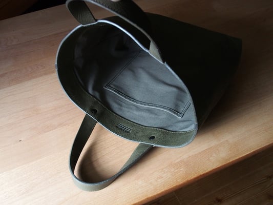 写真はボタンが無いタイプですが実際はボタン付きです。