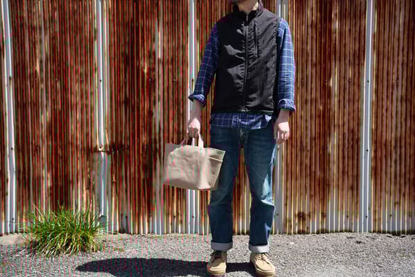 グレーベージュ