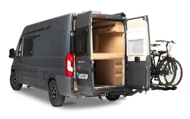 Einzigartig bei dem neuen, schwenkbaren AGITO VAN 2.0 von SAWIKO ist der stets gegebene Zugang zu den Hecktüren. 