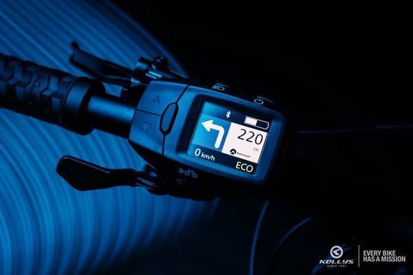 E-MTBs mit Vollfarb-Bluetooth-Display® für viele Funktionen u.a. auch eine Navigationsdarstellung ©Kellys