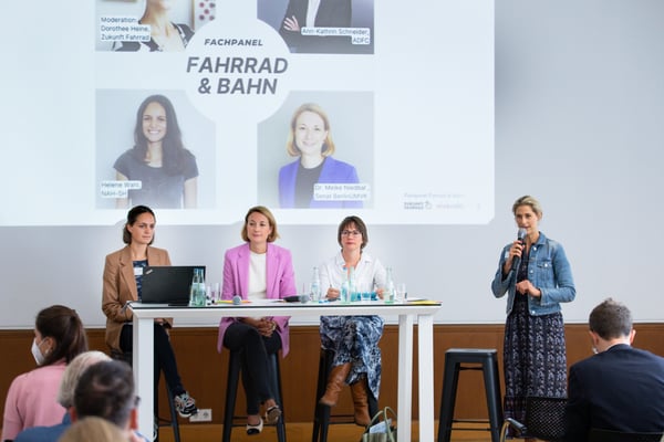 ©vivavelo22: Fachpanel Helene Wahl, Dr. Meike Niedbal, Ann-Kathrin Schneider, Dorothee Heine v.l.n.r.