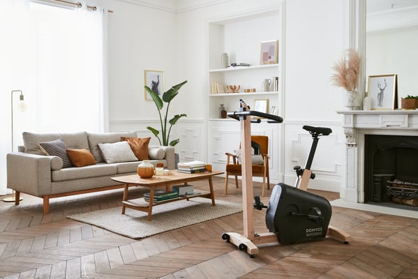 Decathlon Heimtrainer Woodbike im Raum