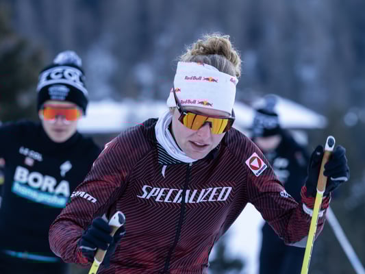 MTB-Weltmeisterin Laura Stigger beim Skating ©Inscript/Ötztal Tourismus