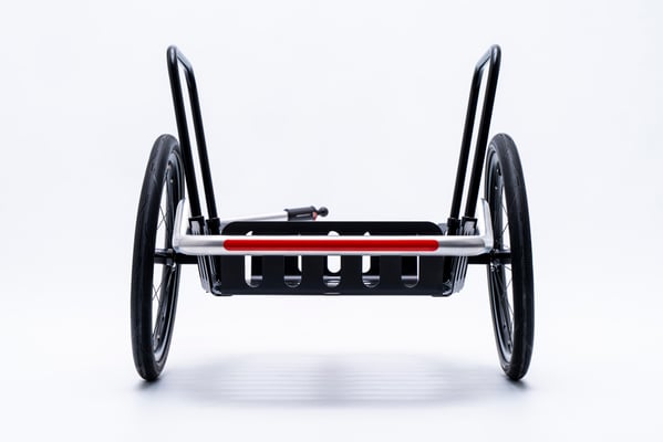 VEOLO Cargo ist ein Fahrradanhänger, der durch seine sportliche und leichte Bauweise nur 8,5 kg wiegt.  ©VEOLO