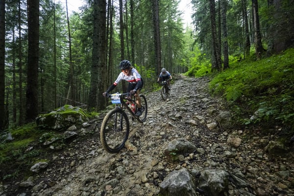 Die Siegerin der Extremstrecke Theresa Rindler-Bachl am Strenhag, mit 1.500 m die höchste Stelle der Rennstrecke. Bild: Marc Schwarz