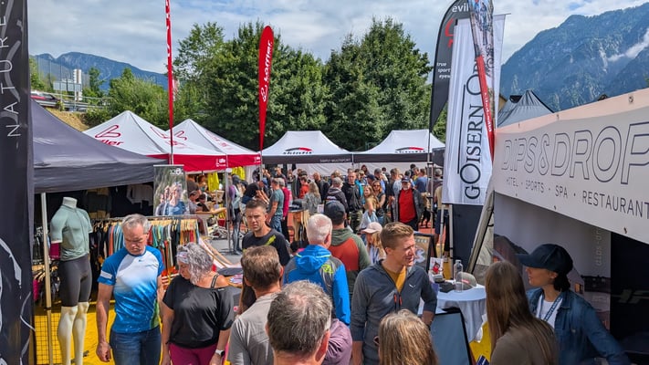 Ein vielfältiges Rahmenprogramm rundete das Event ab und lockte tausende Zuschauer nach Bad Goisern. Bild: Karl Posch