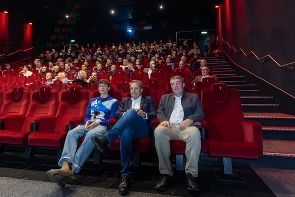 Felix Gall mit Franz Theurl und Andreas Pfurner im Kinosaal ©Expa Pictures