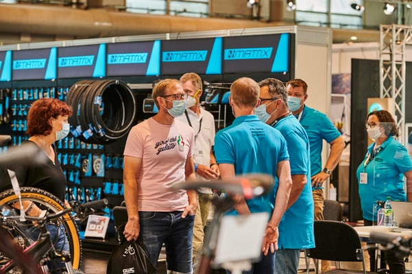 Gespräch am Stand von Falter Morrison ©Messe Friedrichshafen