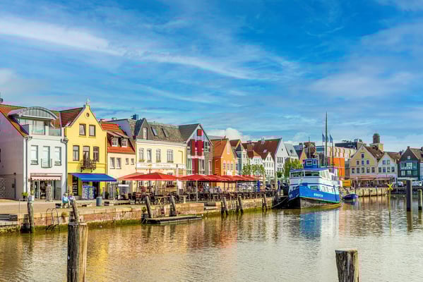 Eine ganz besondere Strecke in den neuen Katalog aufgenommen: Die „Radtour von Husum nach Hamburg“. Bildnachweis: www.bldwrk.de