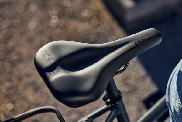 Für Pendlerstrecken und längere Alltagswege im Freien ist der 602 ERGOLUX® active 2.1 die passende Wahl. ©SQlab