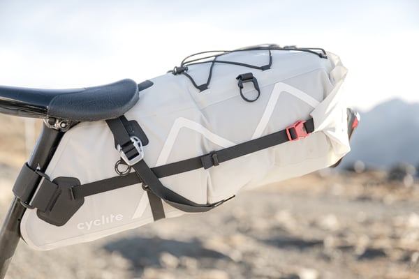 CYCLITE SADDLE-BAG-02_Light-Grey_In-Action