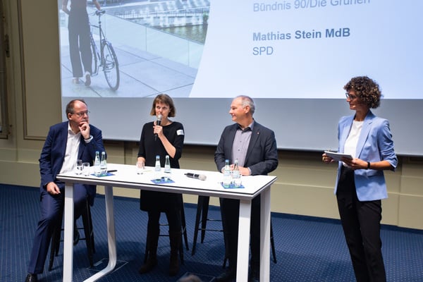 ©vivavelo22: vivavelo22 Politik und Gewerkschaft im Gespräch Stefan Körzell, Swantje Michaelsen, Mathias Stein, Mirjam Stegherr v.l.n.r.