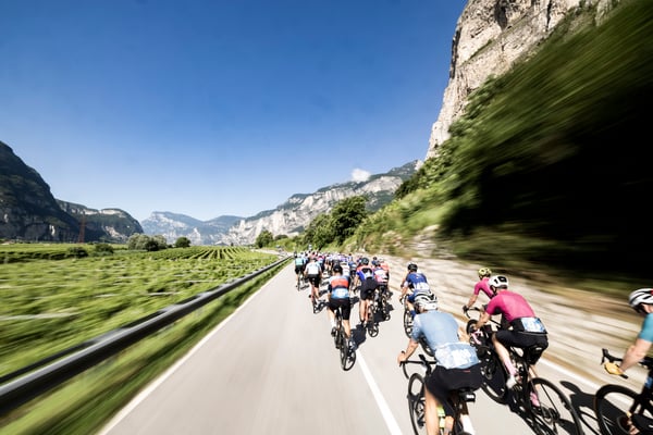 Spektakuläre Strecken, überwältigende Pässe und namhafte Etappenorte begleiteten die Teilnehmenden der TOUR Transalp in den vergangenen Tagen ©Markus Greber
