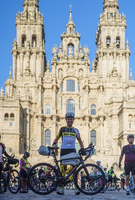 Christoph Strasser vor der Kathedrale in Santiago de Compostela ©Lex Karelly