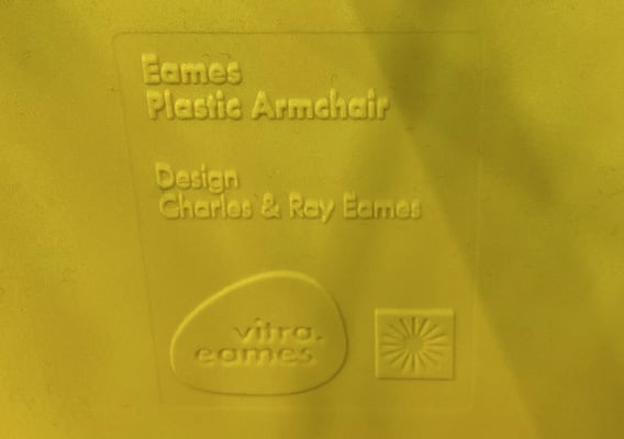 Vitra Eames Plastic Arm Chair DAR ontworpen door Charles & Ray Eames in 1950 - keurmerk