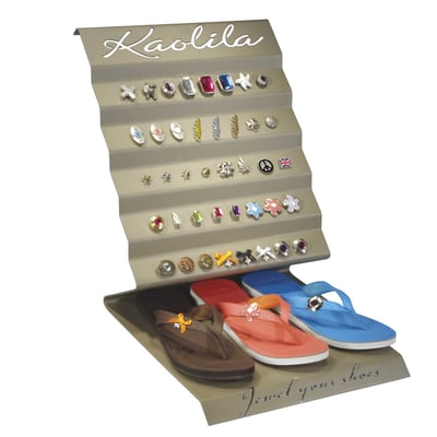 WATHDESIGN conçoit un présentoir vitrine pour les tongs et bijoux de KAOLILA