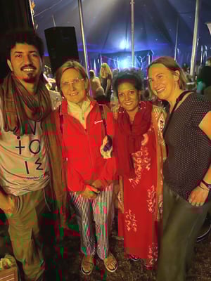 Mit Sänger Kader, meiner Mutter und einer Freundin Eva