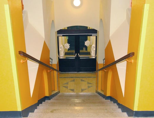 Stiegenabgang zum Haupteingang