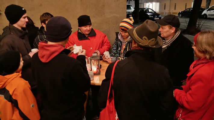 Punschhütte nach der Christmette (am vierten Adventsonntag)