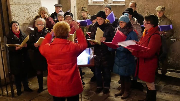Punschhütte am dritten Adventsamstag mit dem Kirchenchor