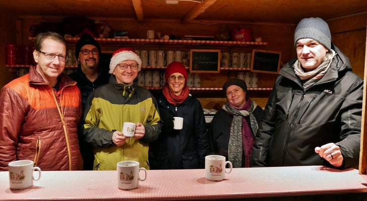 Punschütten-Team am dritten Adventsamstag (Quo-Vadis Team)