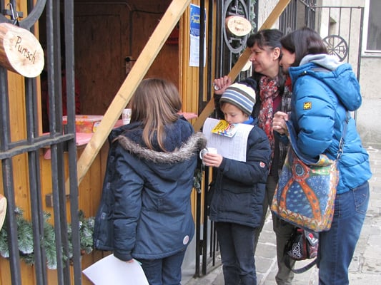 Dritter Adventsonntag nach der Messe, Jungschar- und Erstkommunionkinder nach der ersten Sternsinger Probe