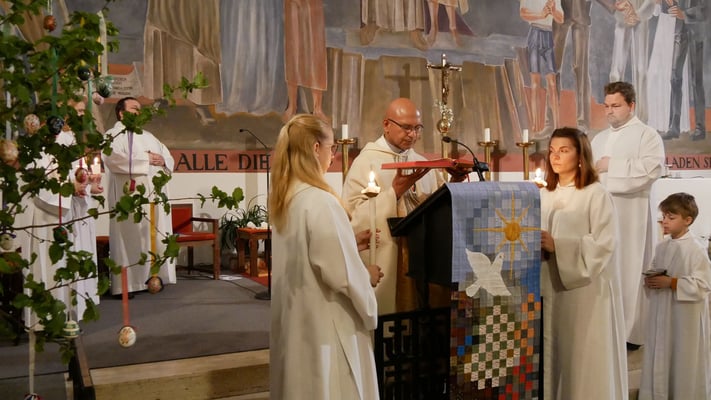 Auferstehungsfeier um 5:00 Früh, Evangelium.