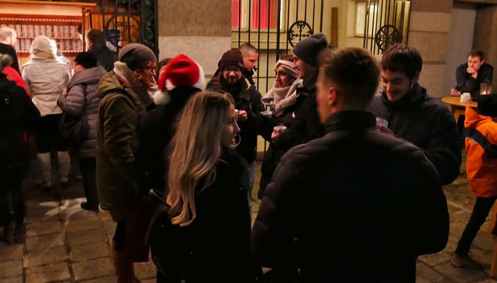 Punschhütte nach der Christmette (am vierten Adventsonntag)