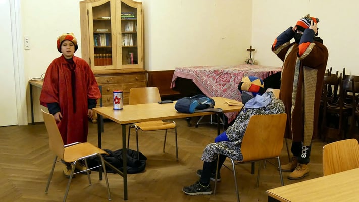 Dritter Tag, warten im Pfarrsaal