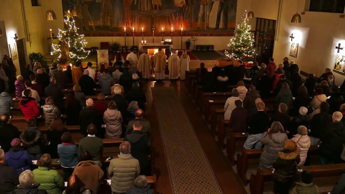 Christmette, "Stille Nacht, Heilige Nacht" am Ende der Messe