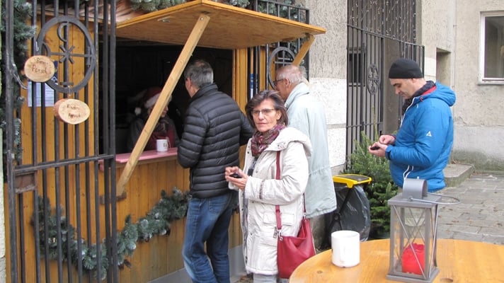 Dritter Advent Sonntag, nur wenige Besucher nach der Messe