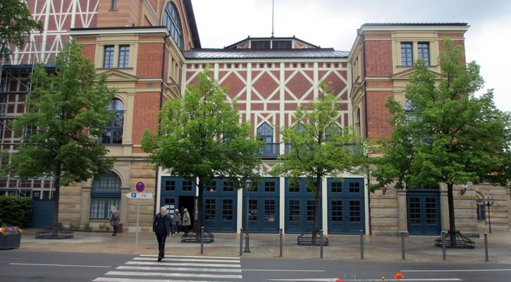 Montag: Führung durch das Festspielhaus von Bayreuth (innen waren keine Fotos erlaubt)