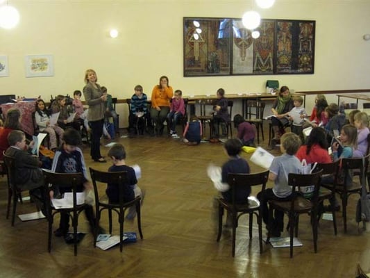 Erstkommunion Vorbereitung, 14.März 2011: Bei der Abschlussbesprechung lasen einige Kinder die Lieblingssätze aus ihren Bibelgeschichten vor.